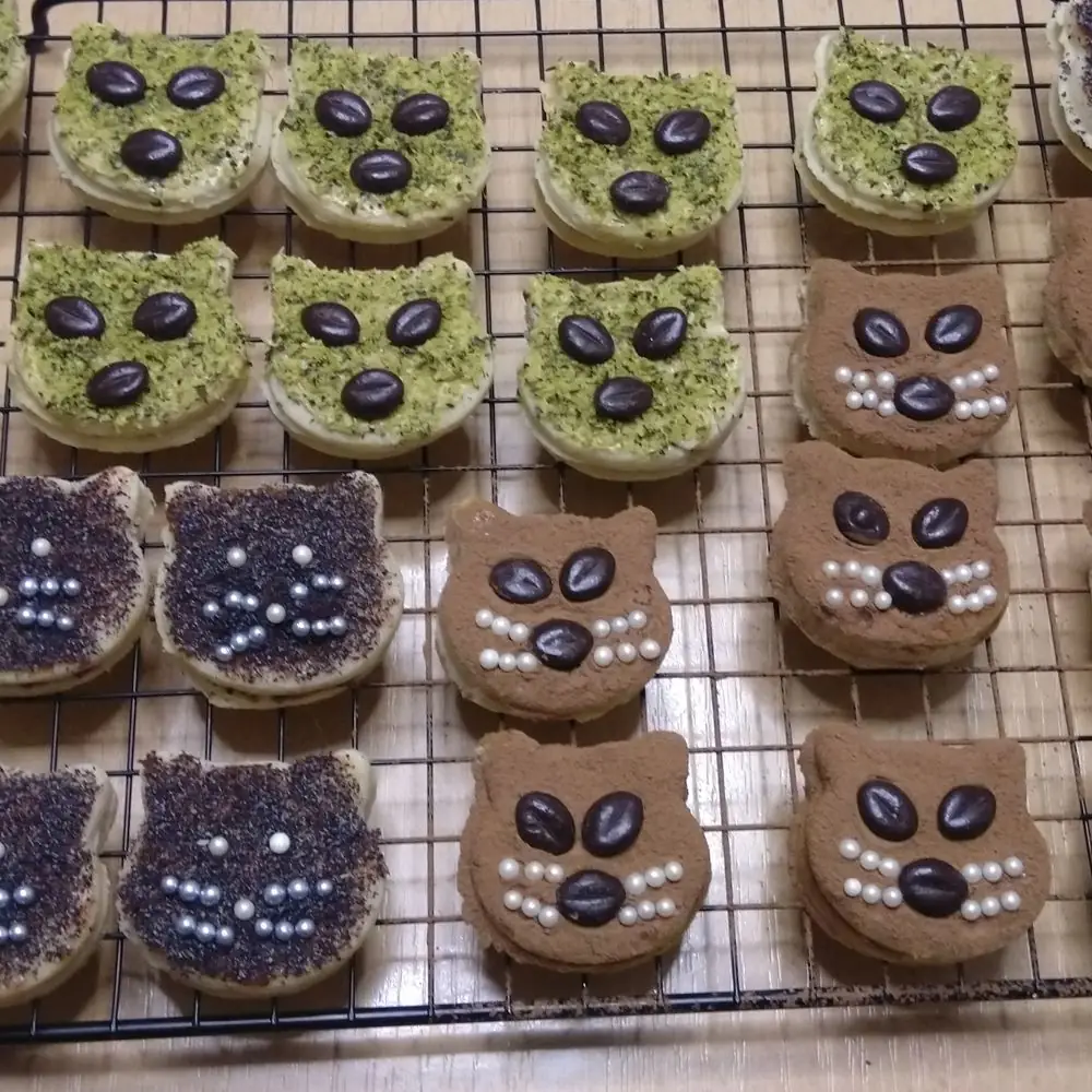 Gefüllte Kekse in Katzenform